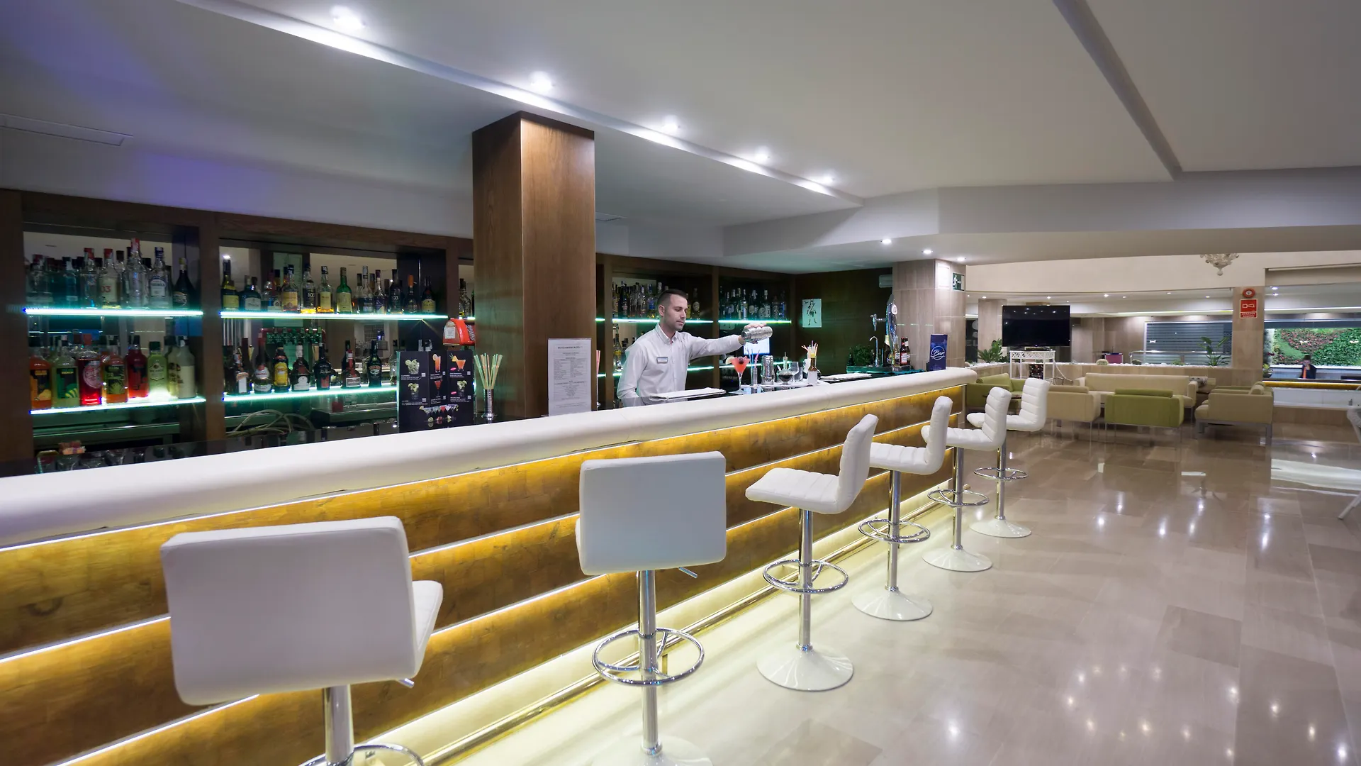 Ms Aguamarina Suites トレモリノス 4*,